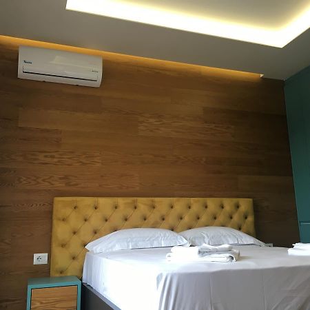 Airen Hotel Velipoje Bagian luar foto