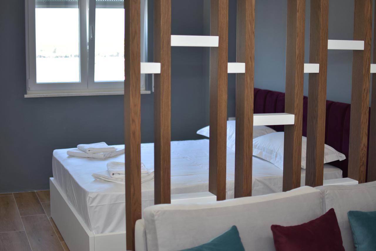 Airen Hotel Velipoje Bagian luar foto