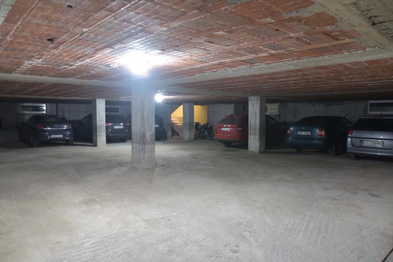 Airen Hotel Velipoje Bagian luar foto