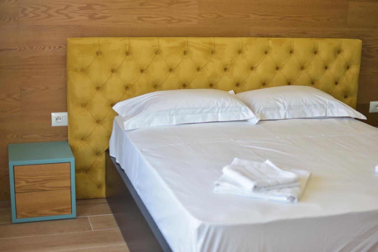 Airen Hotel Velipoje Bagian luar foto