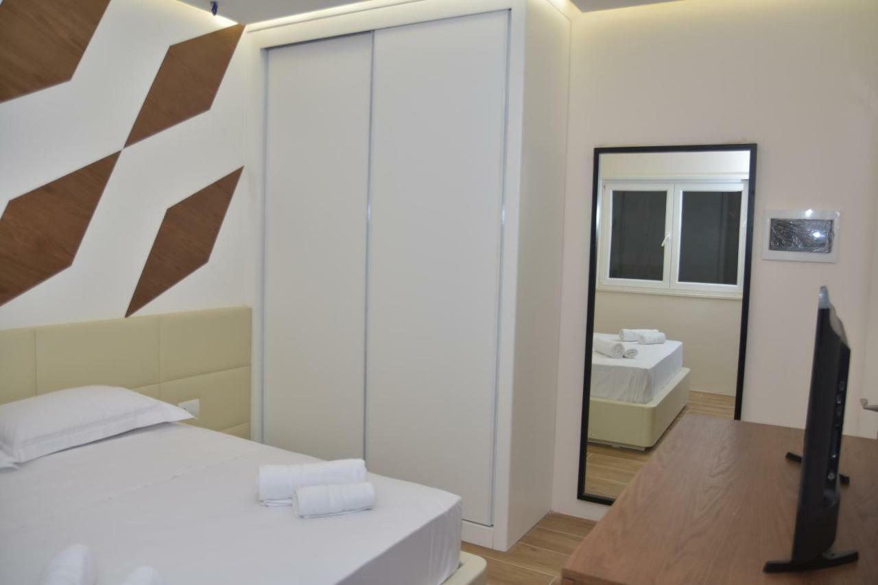 Airen Hotel Velipoje Bagian luar foto
