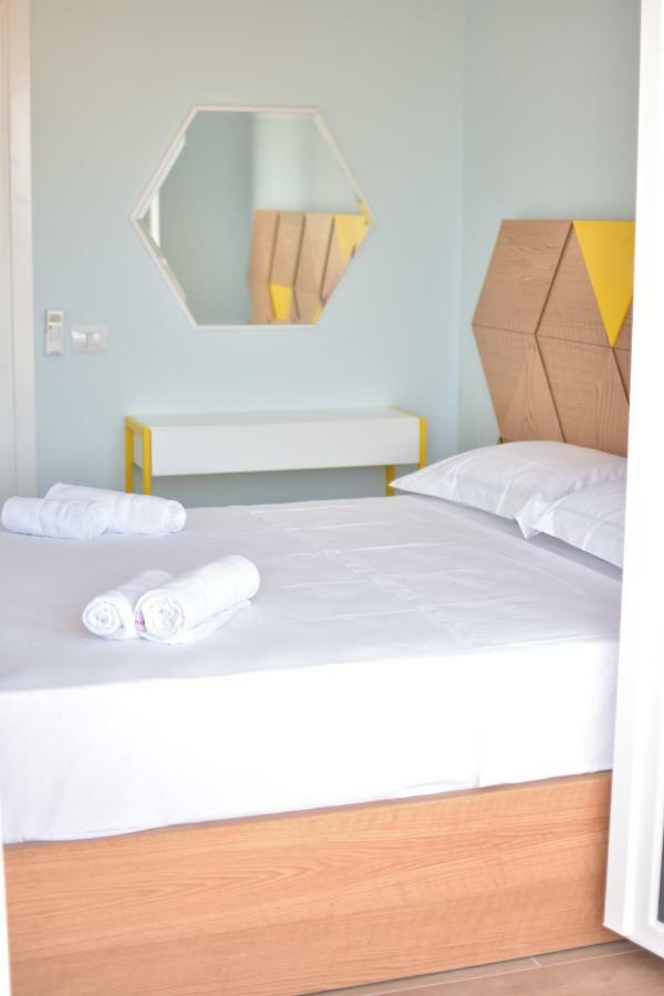 Airen Hotel Velipoje Bagian luar foto
